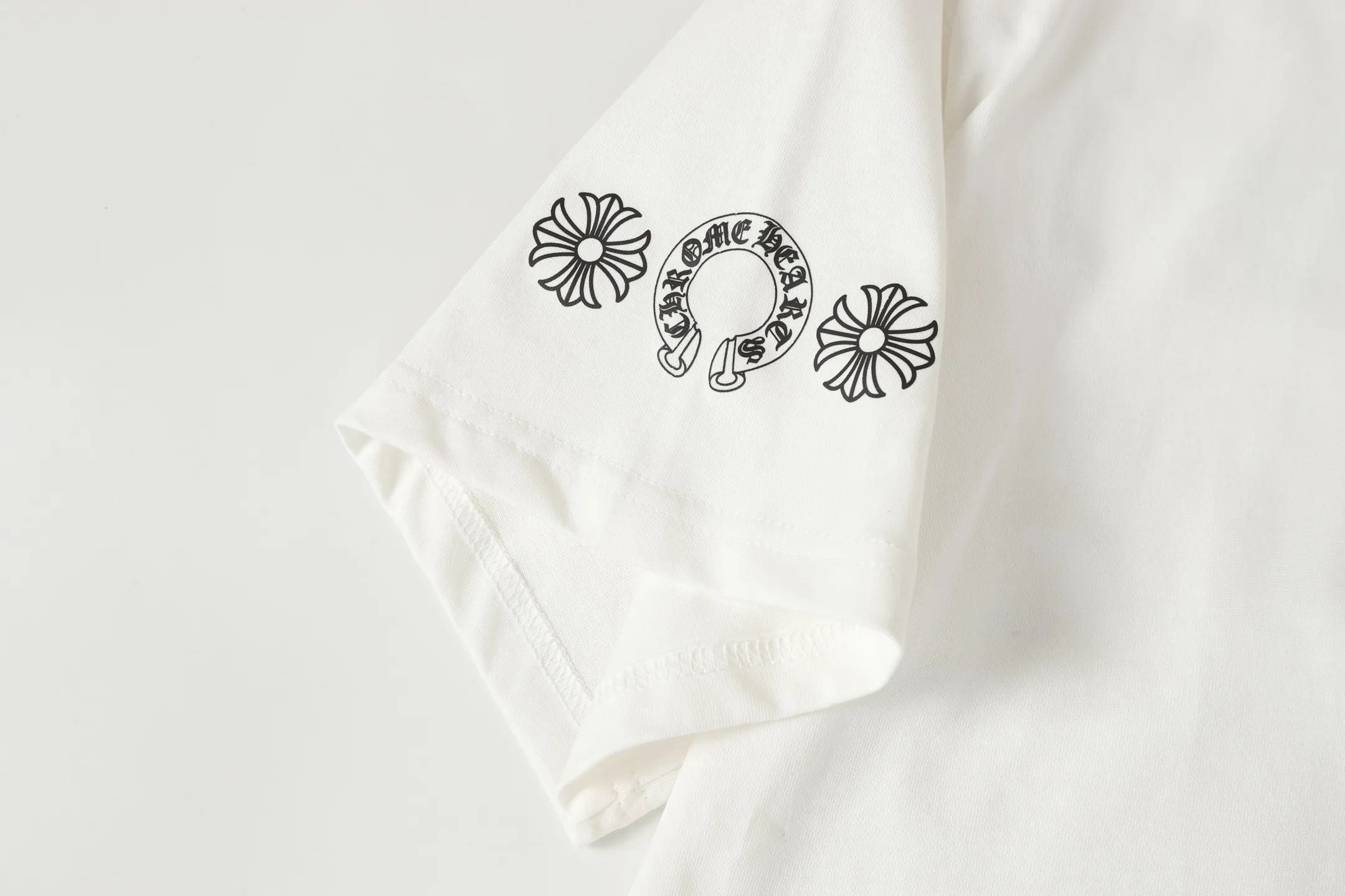 P160 -Chrome Hearts/Chrome Hearts 23ss color cross✝️Sanskrit letter printed short-sleeved T-shirt -High weight, high density and high quality. The wool is soft, delicate and skin-friendly. It feels soft and silky. It has excellent warmth and skin-friendly properties.